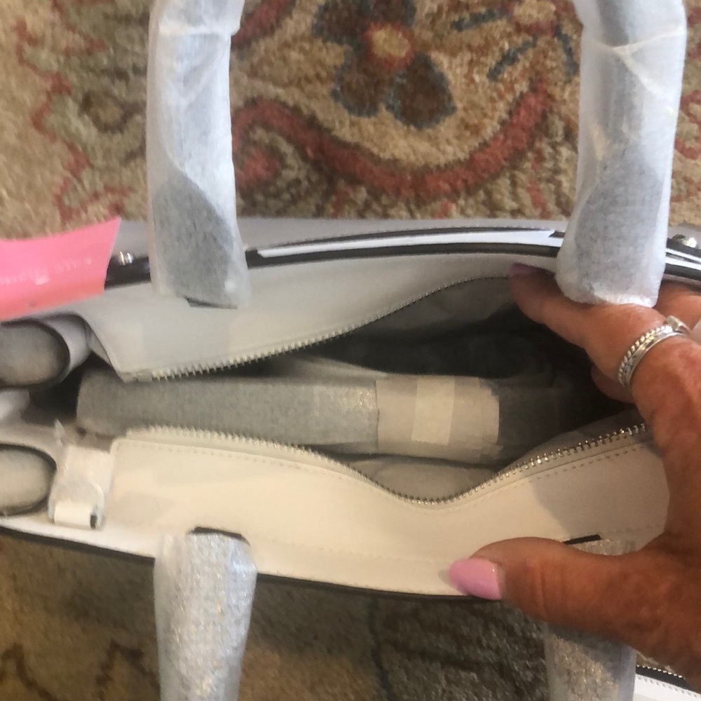 NWT ♠️ KATE SPADE handbag and matching wallet in light grey, white and black. - Picture 10 of 16